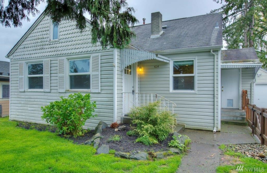 Property Photo:  424 13th St SW  WA 98371 