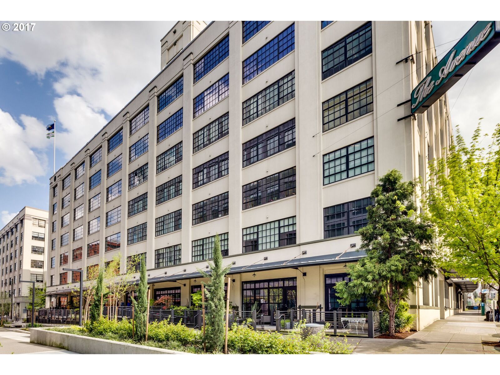 Property Photo:  1400 NW Irving St 605  OR 97209 