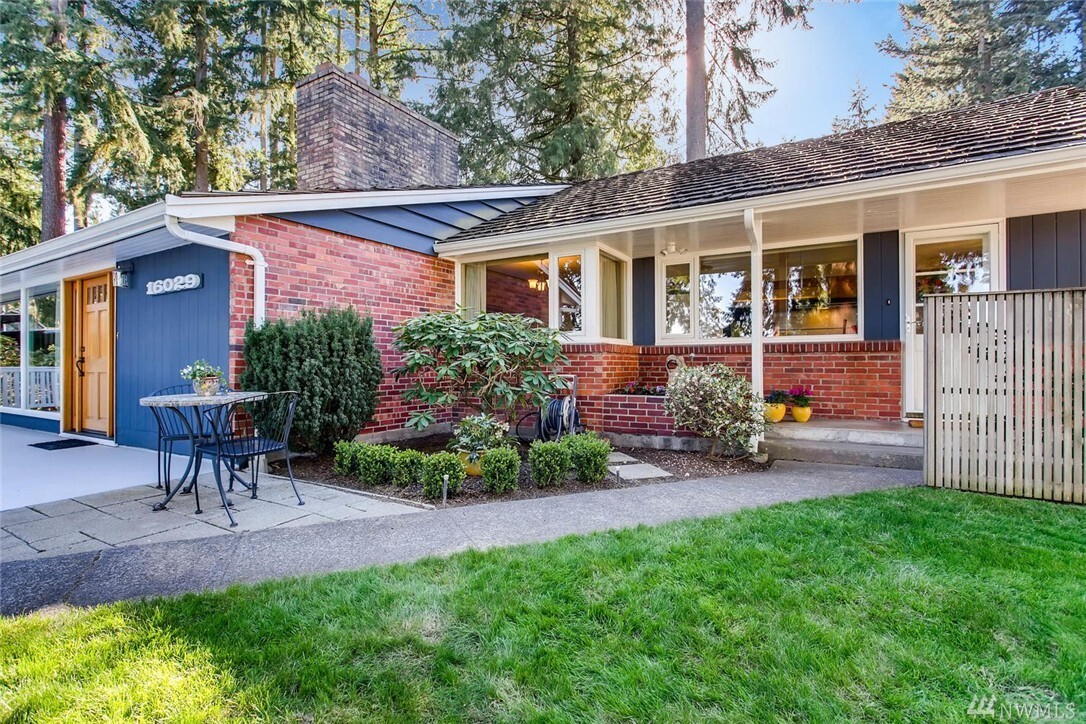 Property Photo:  16029 35th Ave NE  WA 98155 