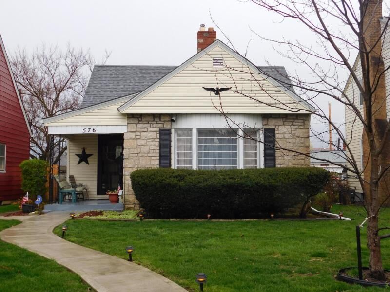 Property Photo:  576 Crescent Road  OH 43204 