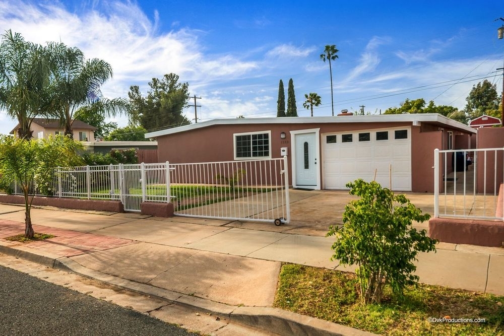 Property Photo: 1382 Ivory Ct. CA 92019