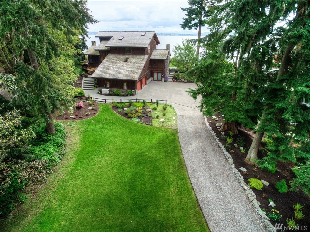 Property Photo:  10654 NE Manor Lane  WA 98110 