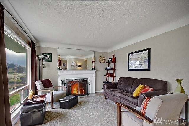 Property Photo: 1620 Lombard Ave WA 98201