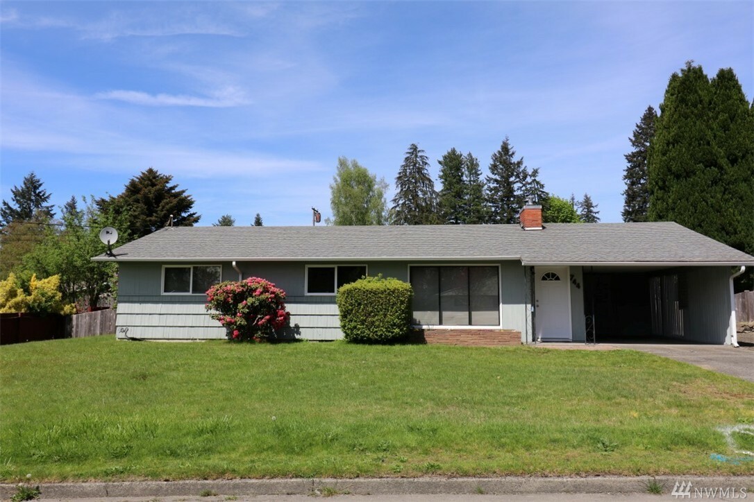 Property Photo:  744 Pearl St  WA 98310 