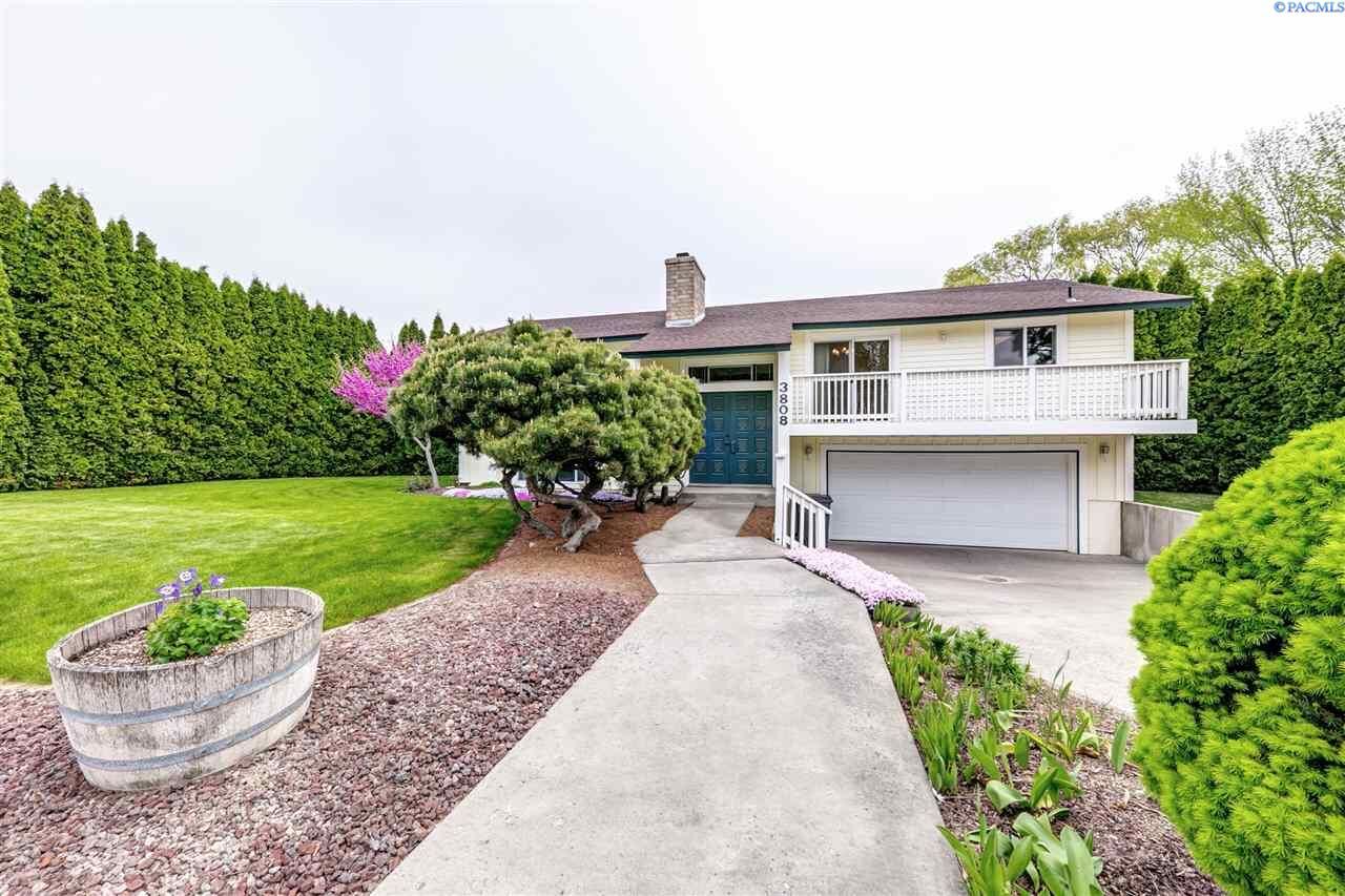 Property Photo:  3808 W 15th Ave  WA 99338 