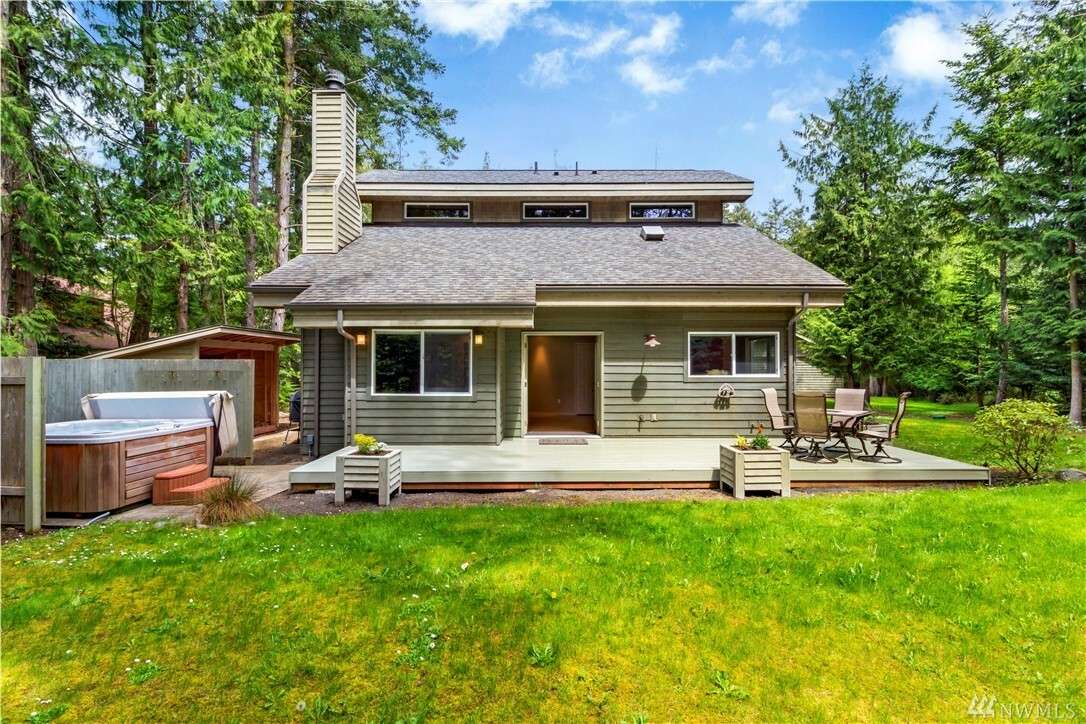 Property Photo:  413 Island Dr  WA 98250 