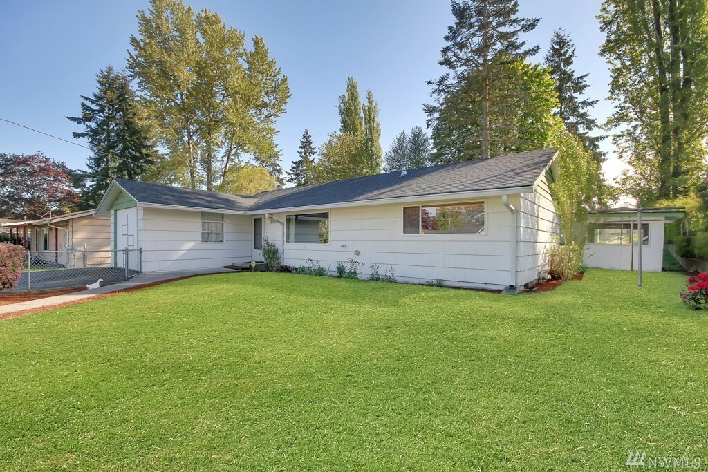 Property Photo:  12023 SE 169th Place  WA 98058 