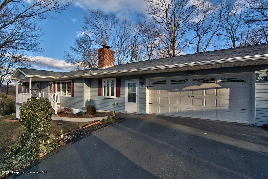Property Photo:  5 Earl Drive  PA 18411 