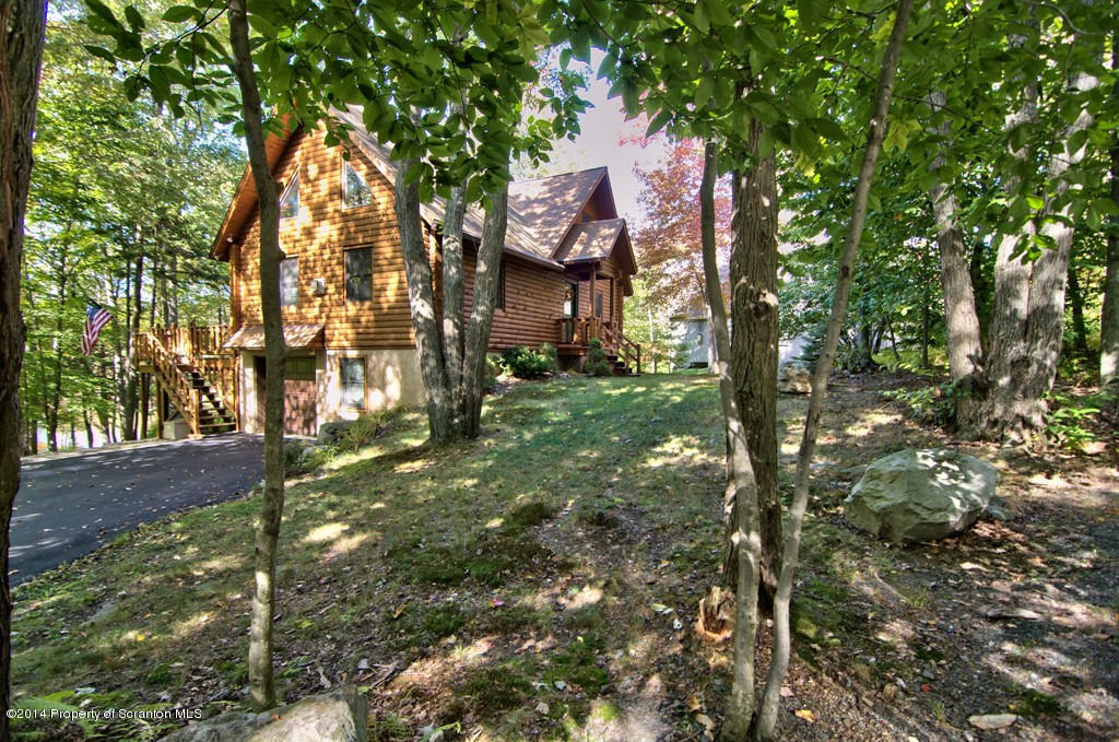 Property Photo: 81 Lakeview Timbers Drive PA 18424