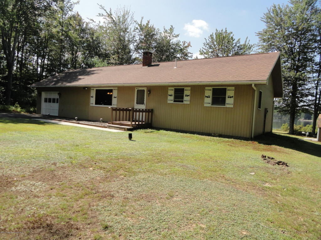 Property Photo:  104 N North Shore Drive  PA 18424 