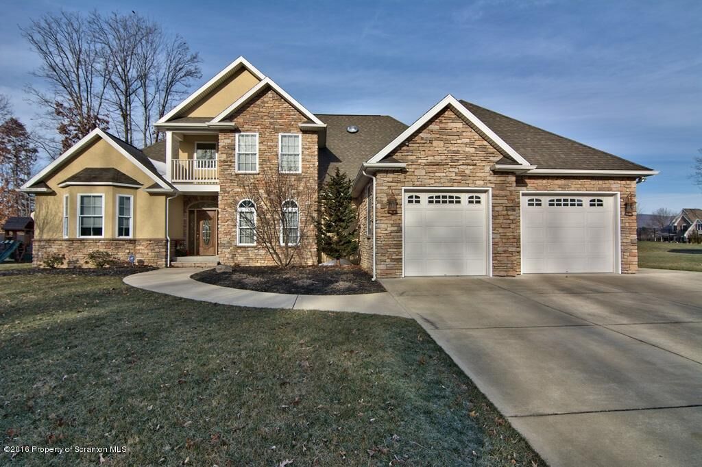 Property Photo:  120 E Acorn Hill Drive  PA 18447 