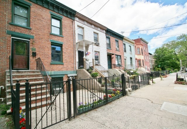 306 1/2 4th St  Jc, Downtown NJ 07302 photo