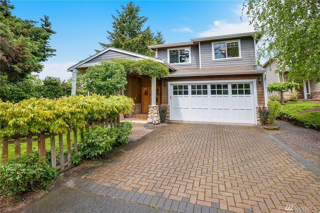 Property Photo:  10220 NE 110th St  WA 98033 