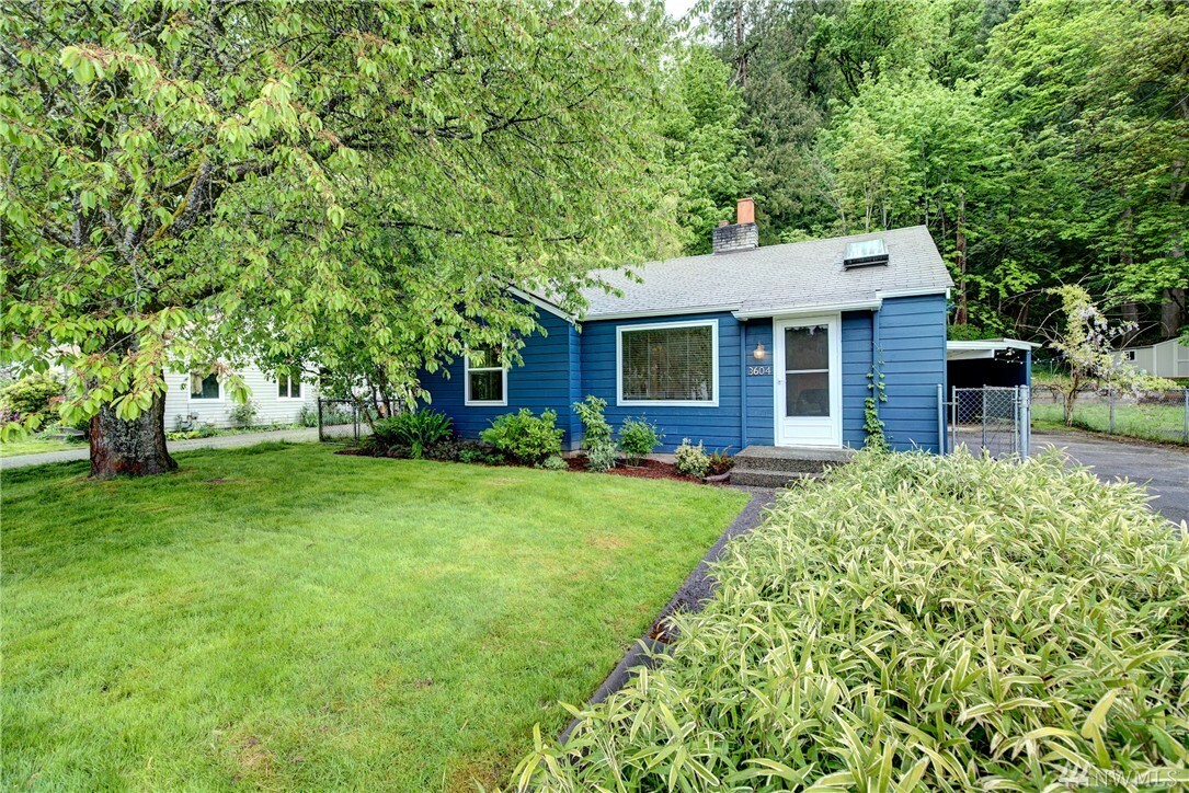 Property Photo:  3604 SE 5th St  WA 98058 