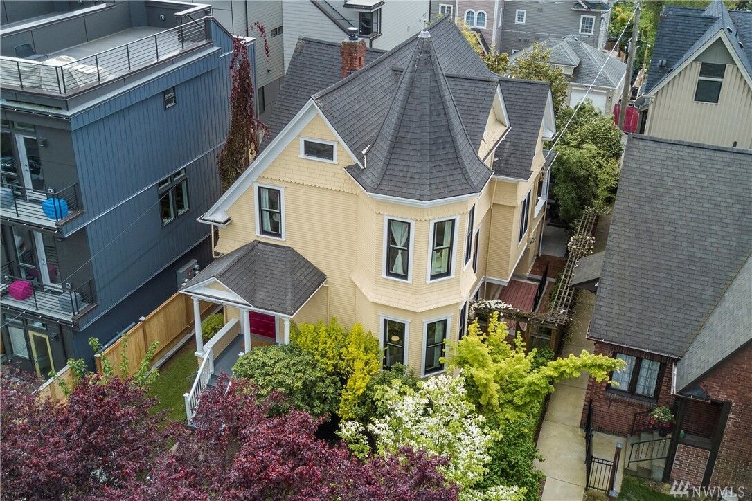 Property Photo:  7467 Woodlawn Ave NE  WA 98115 