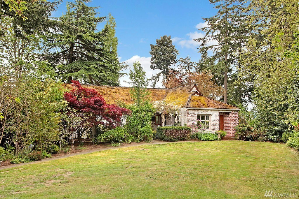 Property Photo:  14010 41st Ave NE  WA 98125 