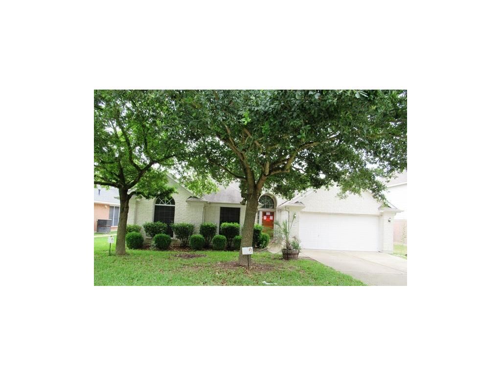 Property Photo:  911 Indian Run Drive  TX 78660 