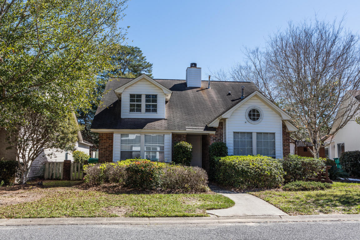 Property Photo: 128 Parkwood Drive FL 32578