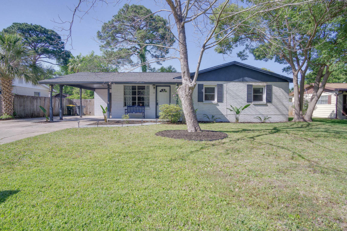 Property Photo:  225 NE Hughes Street  FL 32548 