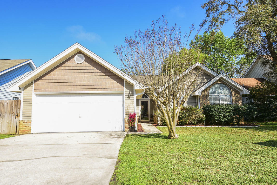 Property Photo:  415 Bristol Cove Road  FL 32569 