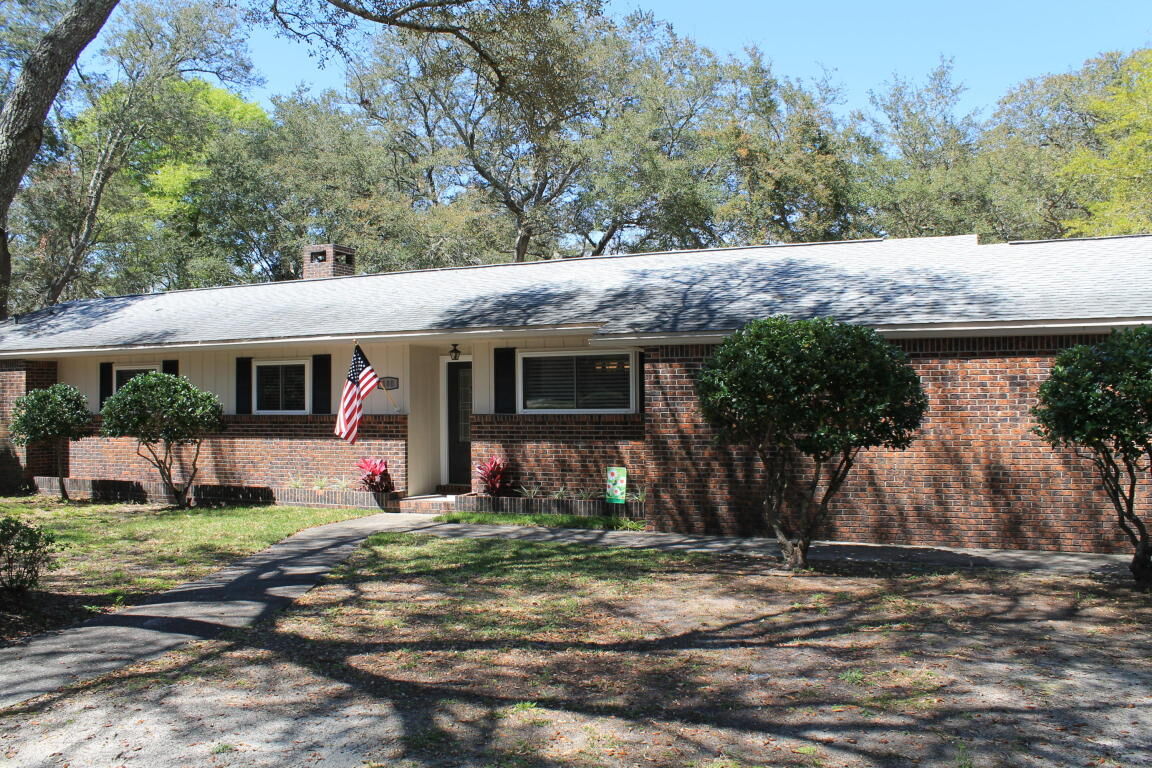 Property Photo: 100 Seminole Circle FL 32578