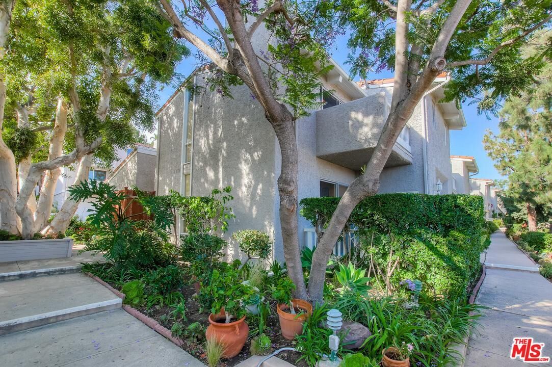 Property Photo:  28240 Rey De Copas Ln  CA 90265