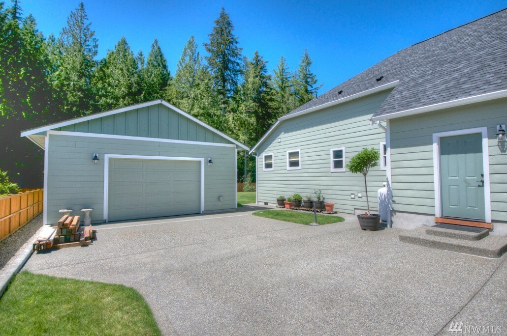 Property Photo: 9146 Fox Ridge Lane SE WA 98513