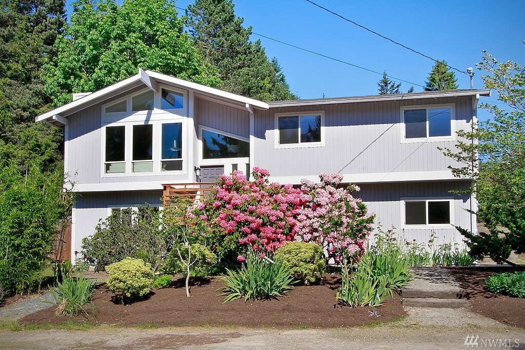 Property Photo:  8302 Ravenna Avenue NE  WA 98115 