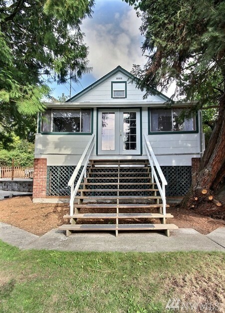 Property Photo:  3100 Talbot Rd S  WA 98055 