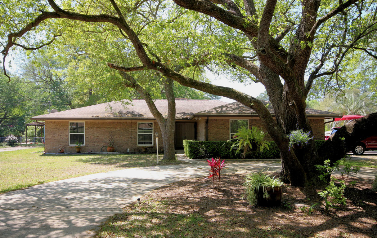 Property Photo:  1016 Creel Street  FL 32547 