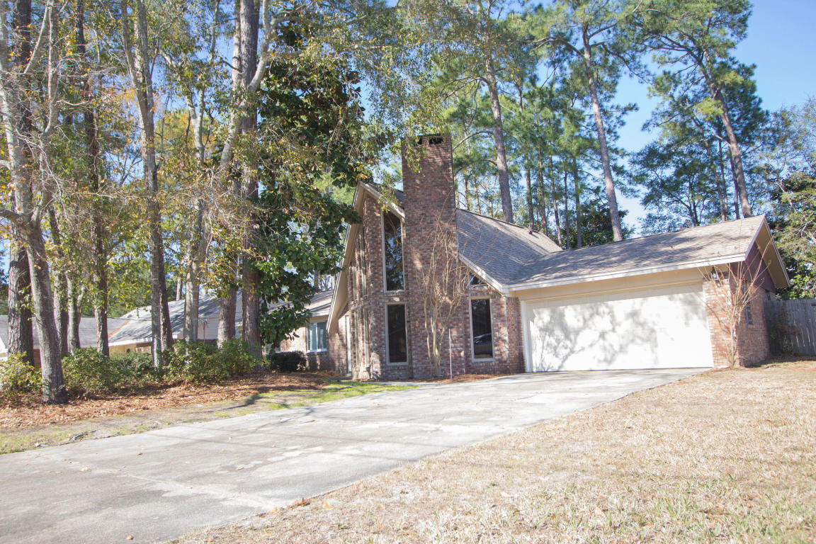 Property Photo: 1015 Darlington Oak Drive FL 32578