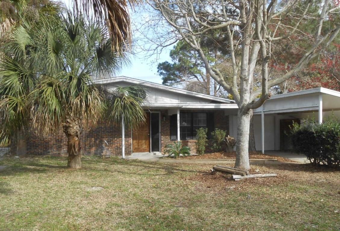Property Photo: 182 Brewer Circle FL 32569