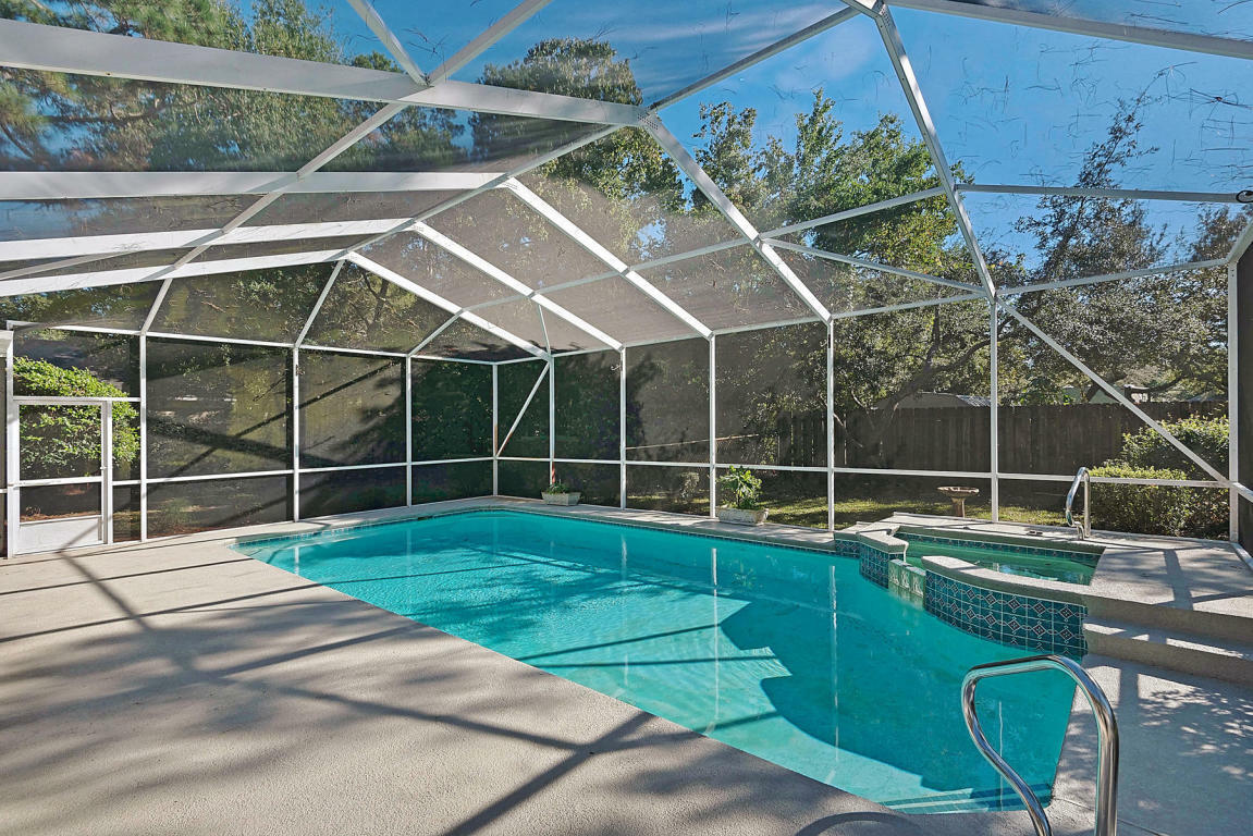 Property Photo: 4042 Indian Trail FL 32541