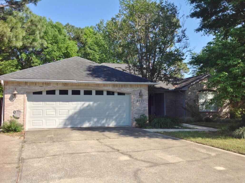 Property Photo:  2021 Mary Ann Court  FL 32578 