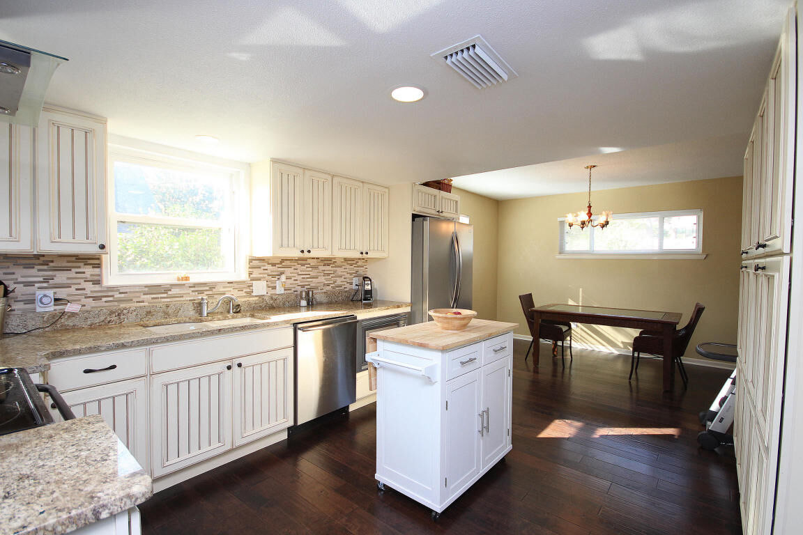 Property Photo:  4 Poplar Avenue  FL 32579 