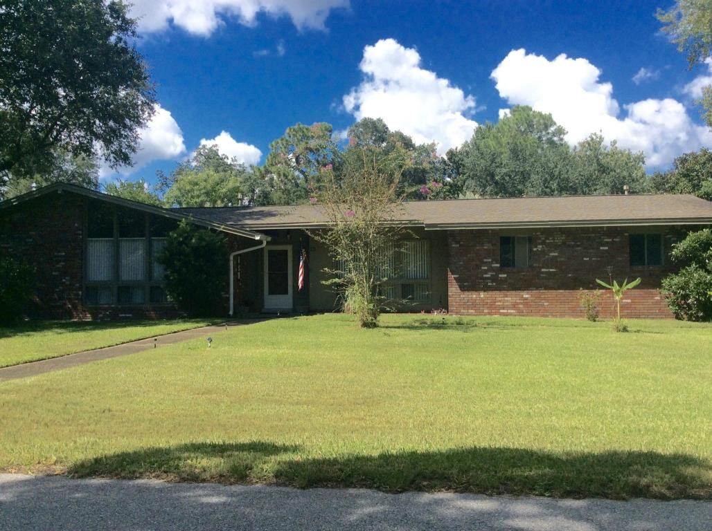 Property Photo: 13 Japonica Lane FL 32579