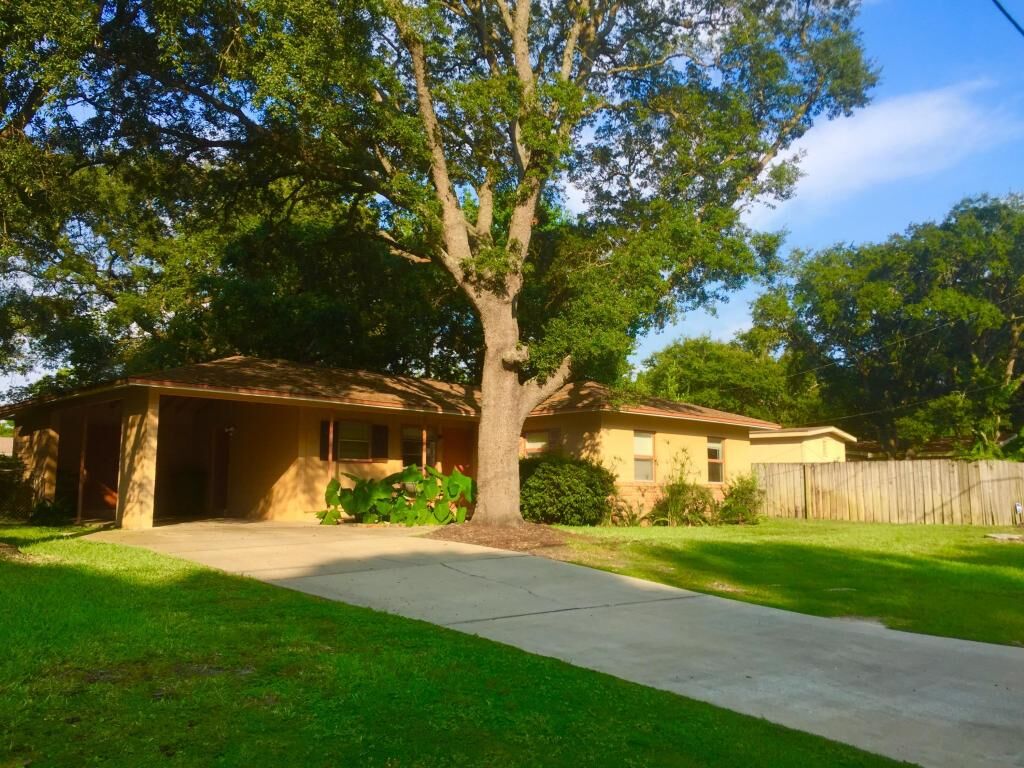 Property Photo: 139 NW Jet Drive FL 32548