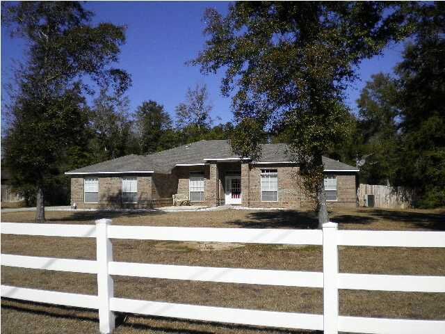 Property Photo:  1131 Blackberry Circle  FL 32531 