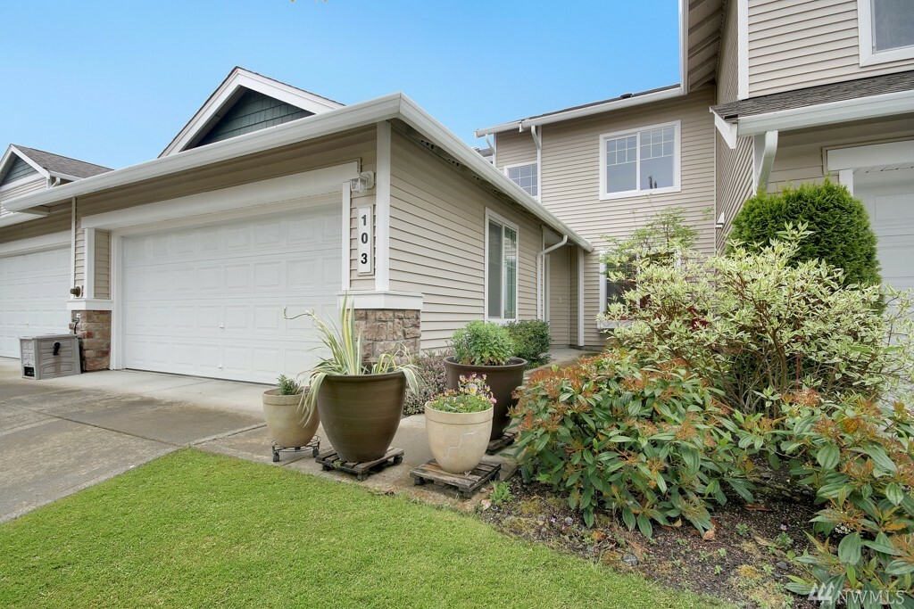 Property Photo:  5909 Panorama Dr SE 7-103  WA 98092 