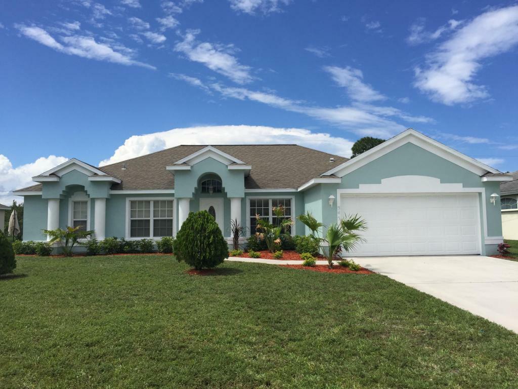 Property Photo:  545 SW Lakehurst Drive  FL 34983 