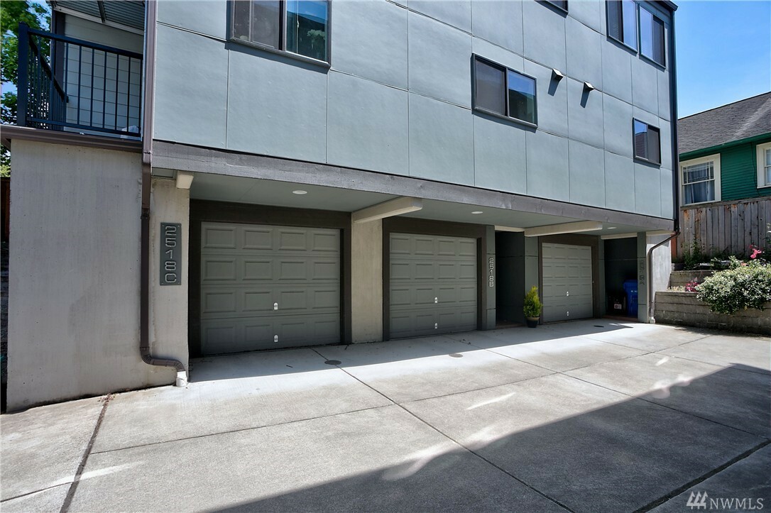 Property Photo:  2518 Yale Ave E B  WA 98102 