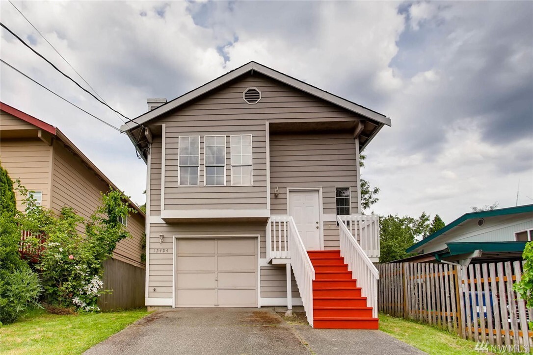 Property Photo:  12424 2nd Ave SW  WA 98146 