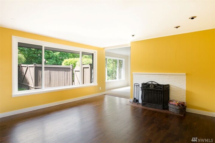 Property Photo: 16516 Bothell Wy NE WA 98155