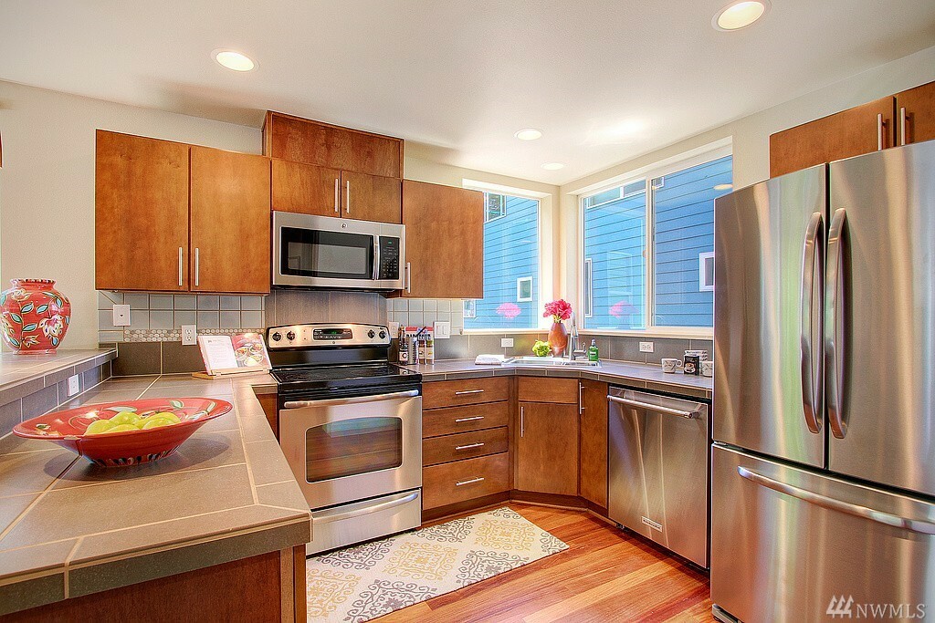 Property Photo: 480 N 130th St WA 98133