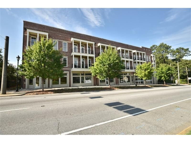 Property Photo: 269 W Crogan Street 205 30046