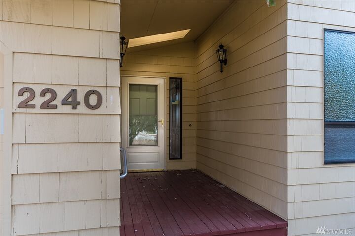 Property Photo:  2240 Mariners Wy  WA 98277 