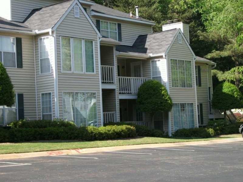Property Photo:  904 Glenleaf Drive 904   30092 