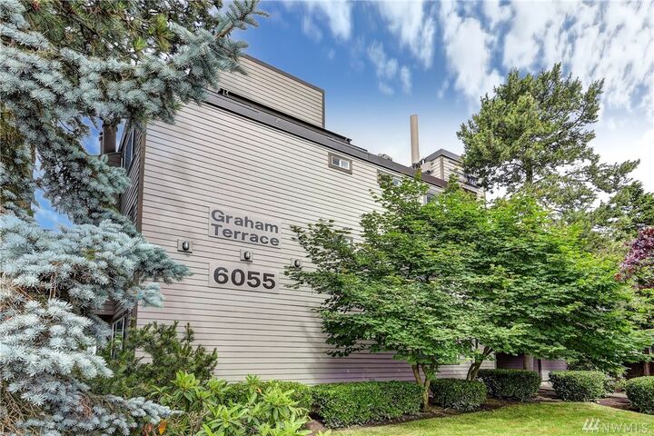 Property Photo: 6055 35th Ave SW 206 WA 98126