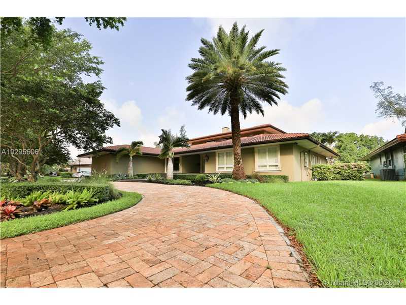 Property Photo: 16020 W Prestwick Pl FL 33014