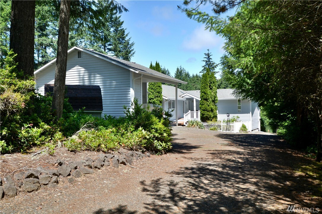 Property Photo:  930 E St. Andrews Dr  WA 98584 